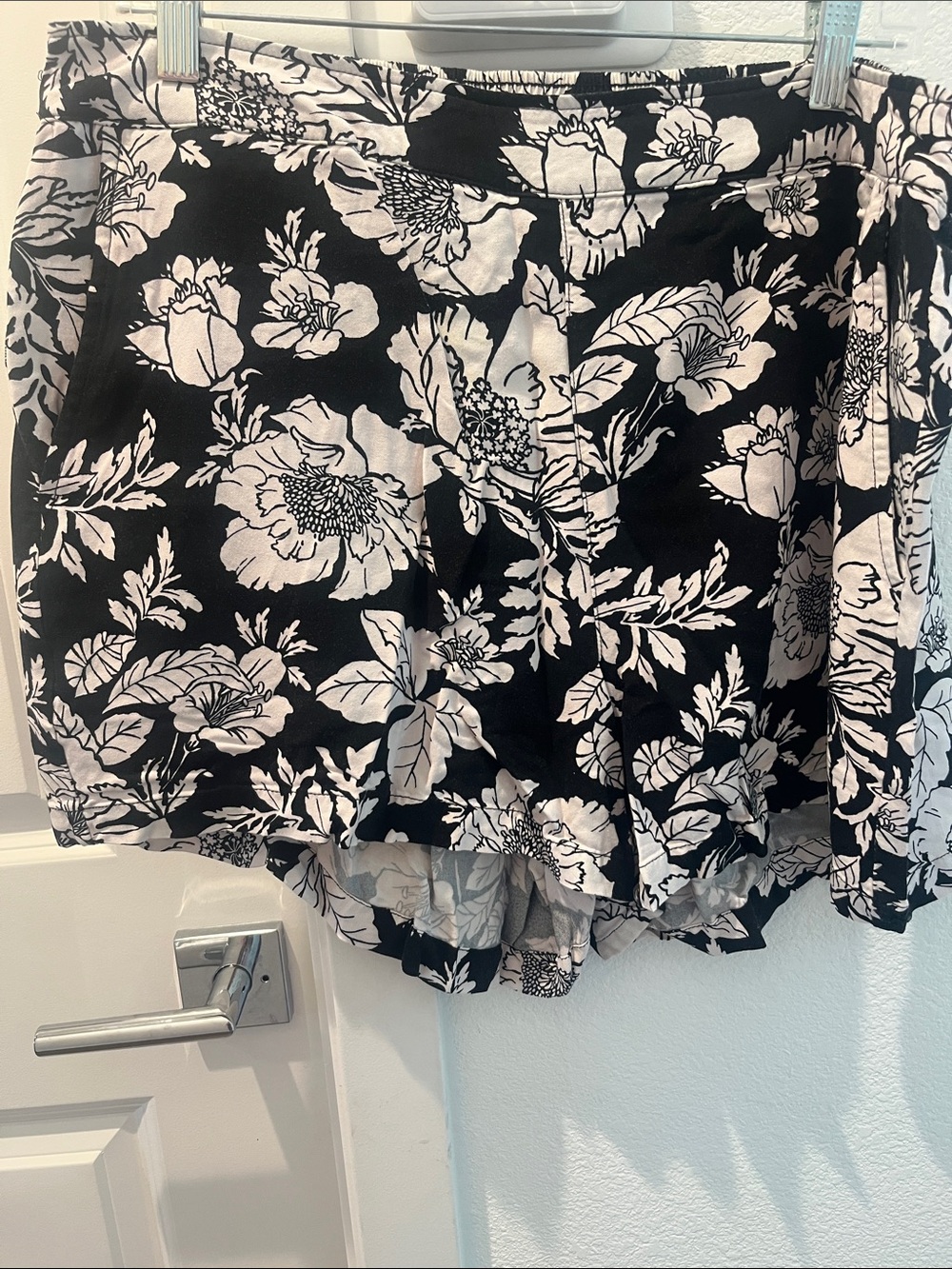 Black & White Floral Shorts Old Navy Hight Waist Playa XL